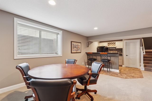 9146 Canyon Street, West Des Moines, IA 50266