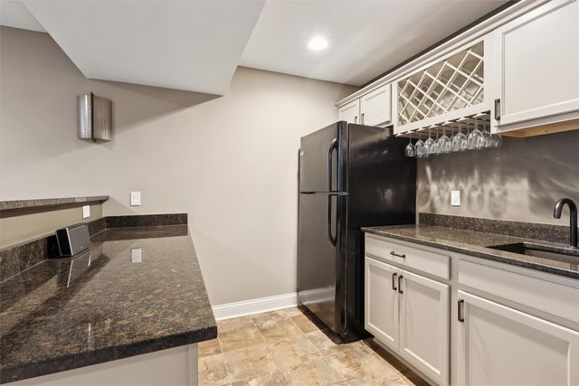 9146 Canyon Street, West Des Moines, IA 50266