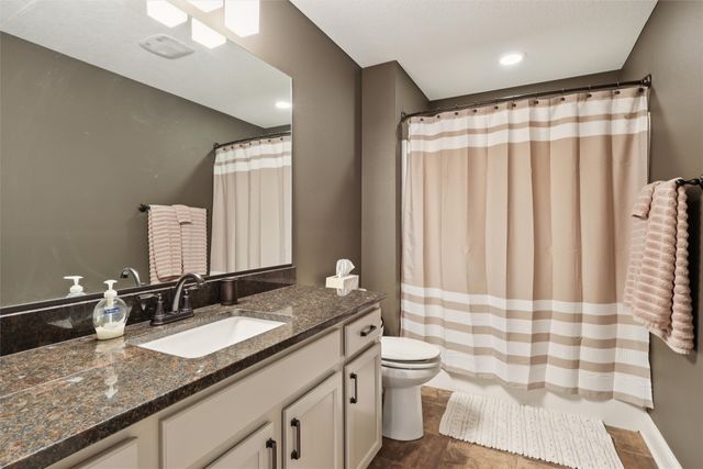 9146 Canyon Street, West Des Moines, IA 50266