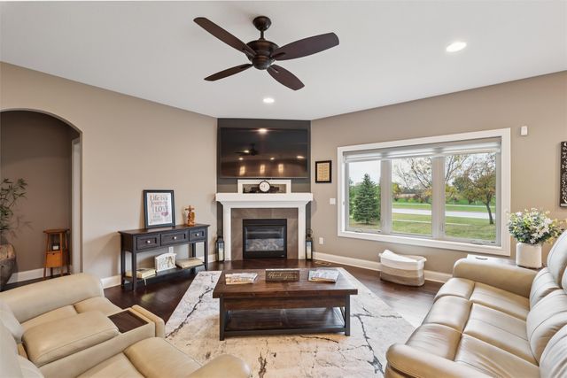 9146 Canyon Street, West Des Moines, IA 50266