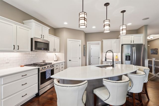 9146 Canyon Street, West Des Moines, IA 50266