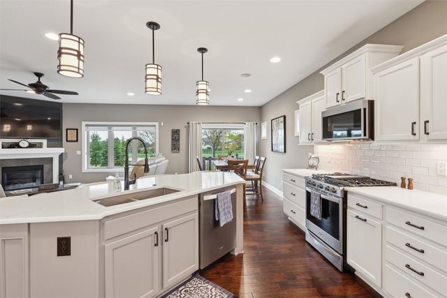 9146 Canyon Street, West Des Moines, IA 50266