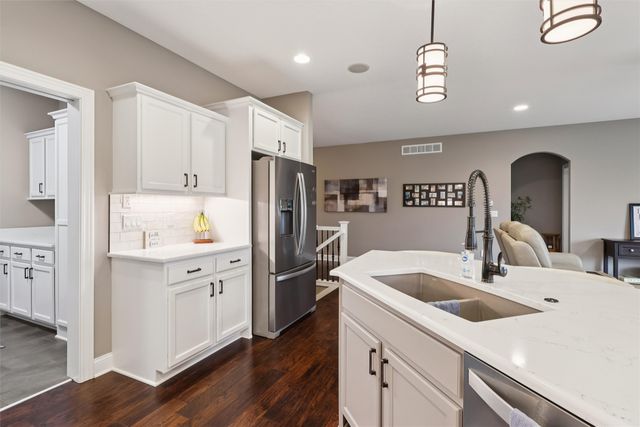 9146 Canyon Street, West Des Moines, IA 50266