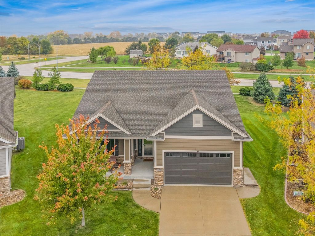 9146 Canyon Street, West Des Moines, IA 50266