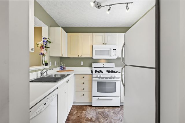 4052 Meadowick Drive, 89B, Columbus, OH 43230