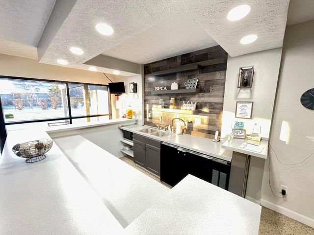 4052 Meadowick Drive, 89B, Columbus, OH 43230