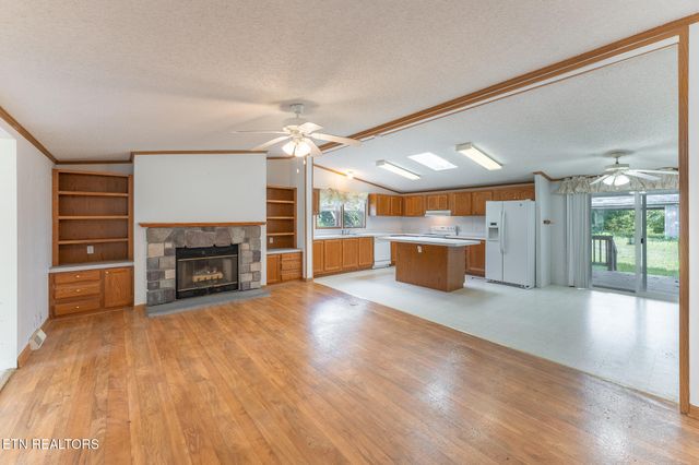 8620 Vandever Rd, Crossville, TN 38572
