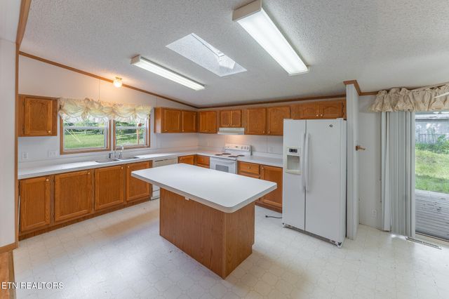 8620 Vandever Rd, Crossville, TN 38572