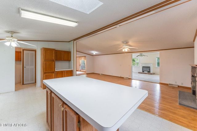 8620 Vandever Rd, Crossville, TN 38572