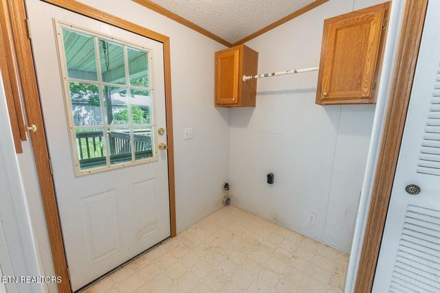 8620 Vandever Rd, Crossville, TN 38572