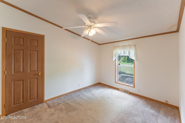 8620 Vandever Rd, Crossville, TN 38572