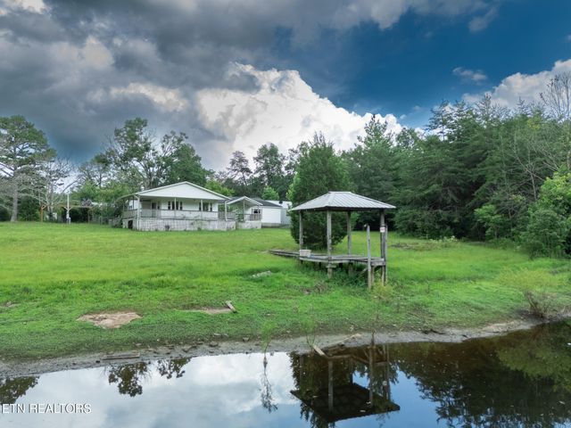 8620 Vandever Rd, Crossville, TN 38572