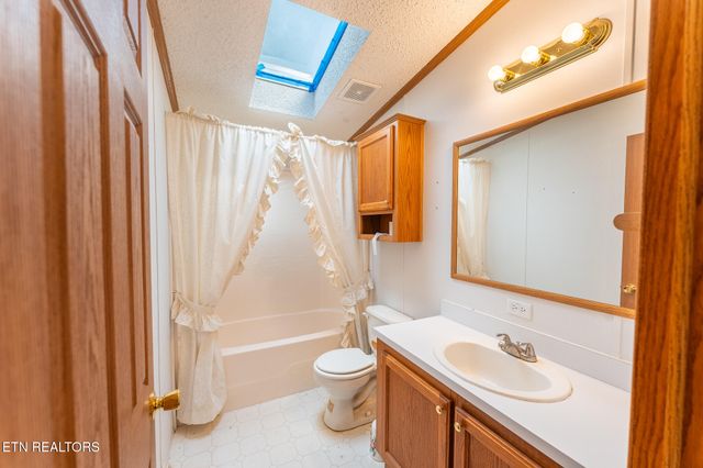 8620 Vandever Rd, Crossville, TN 38572