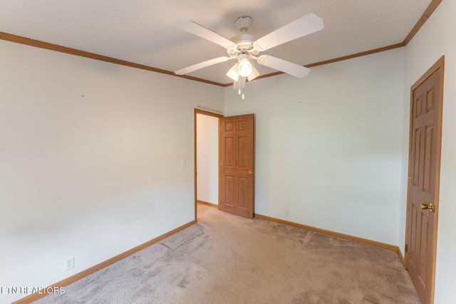 8620 Vandever Rd, Crossville, TN 38572
