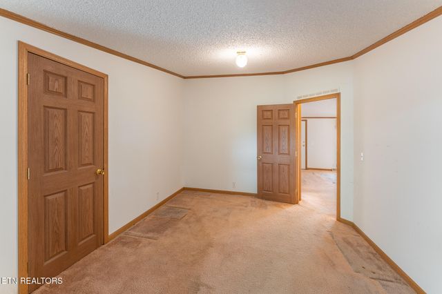 8620 Vandever Rd, Crossville, TN 38572