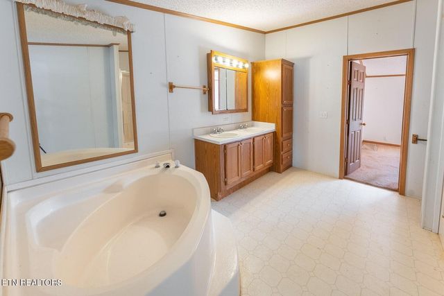 8620 Vandever Rd, Crossville, TN 38572