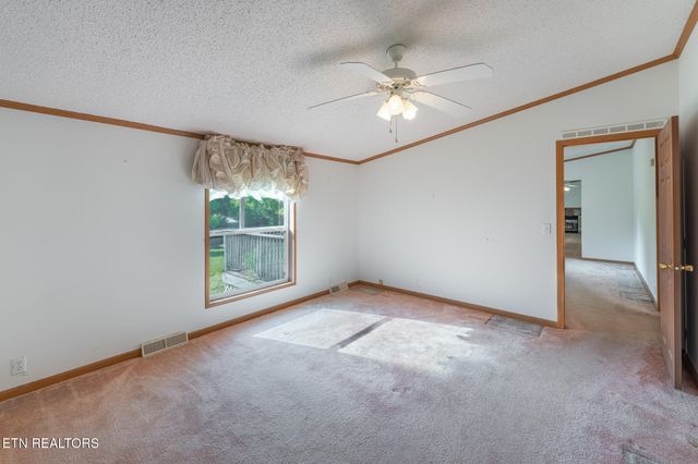 8620 Vandever Rd, Crossville, TN 38572