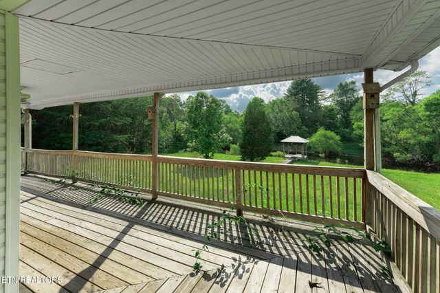 8620 Vandever Rd, Crossville, TN 38572