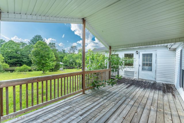 8620 Vandever Rd, Crossville, TN 38572