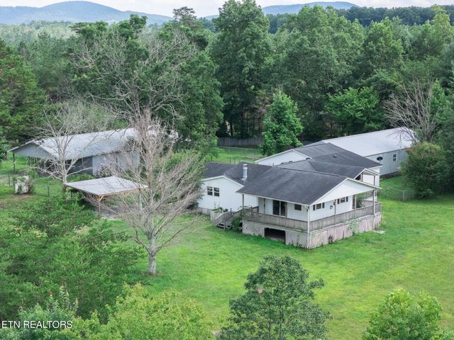 8620 Vandever Rd, Crossville, TN 38572