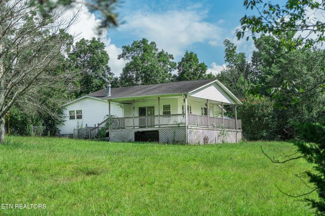 8620 Vandever Rd, Crossville, TN 38572