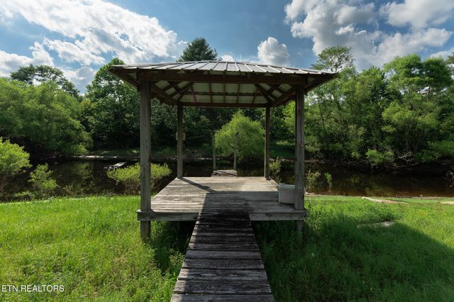 8620 Vandever Rd, Crossville, TN 38572