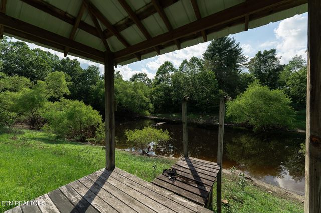 8620 Vandever Rd, Crossville, TN 38572