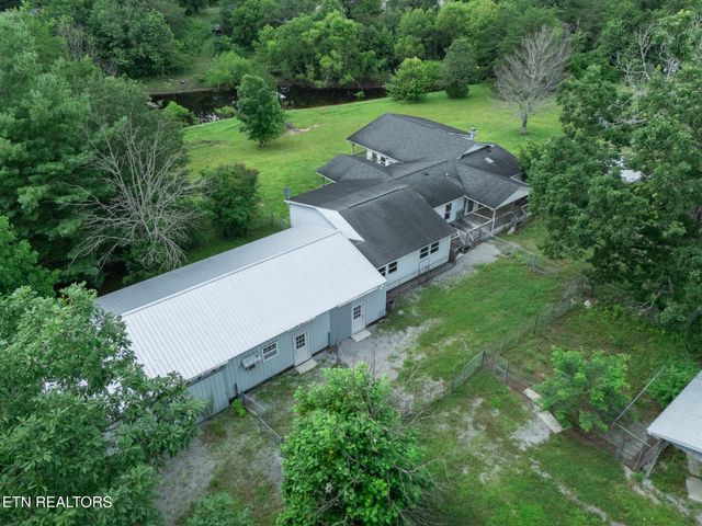 8620 Vandever Rd, Crossville, TN 38572