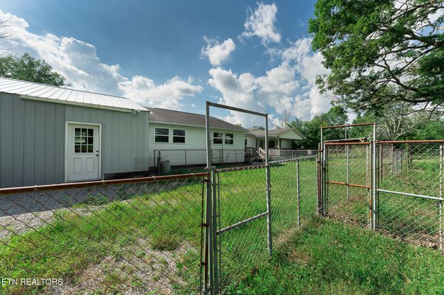 8620 Vandever Rd, Crossville, TN 38572