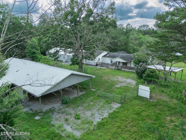8620 Vandever Rd, Crossville, TN 38572