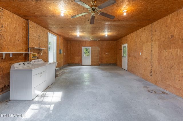 8620 Vandever Rd, Crossville, TN 38572