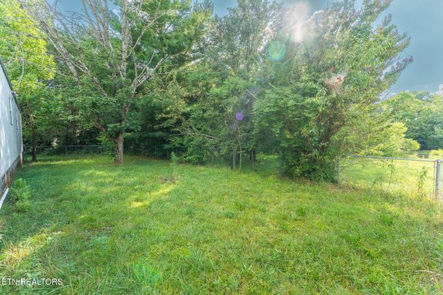 8620 Vandever Rd, Crossville, TN 38572