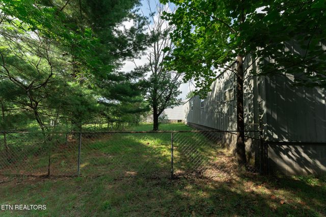 8620 Vandever Rd, Crossville, TN 38572