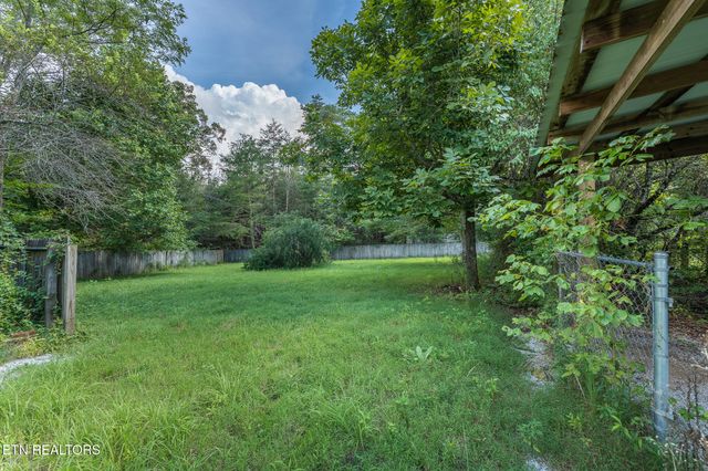 8620 Vandever Rd, Crossville, TN 38572