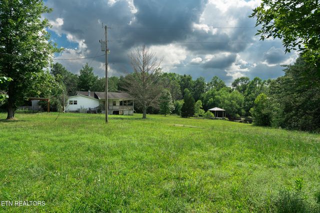 8620 Vandever Rd, Crossville, TN 38572