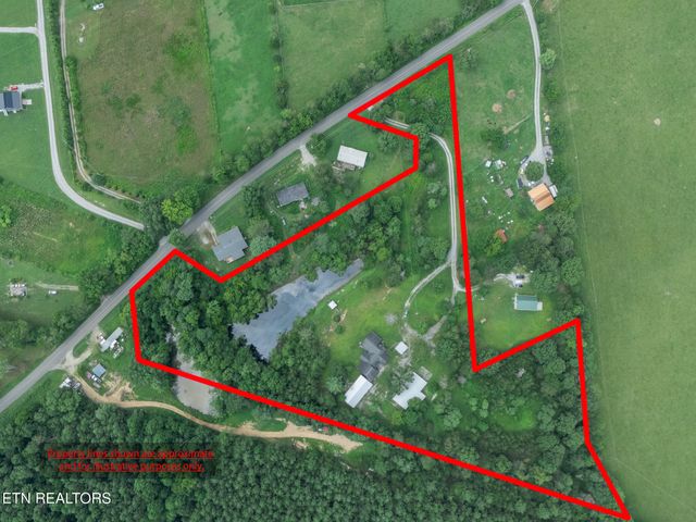 8620 Vandever Rd, Crossville, TN 38572