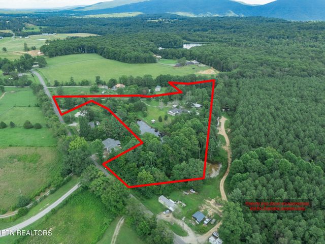 8620 Vandever Rd, Crossville, TN 38572