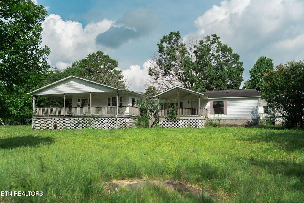 8620 Vandever Rd, Crossville, TN 38572