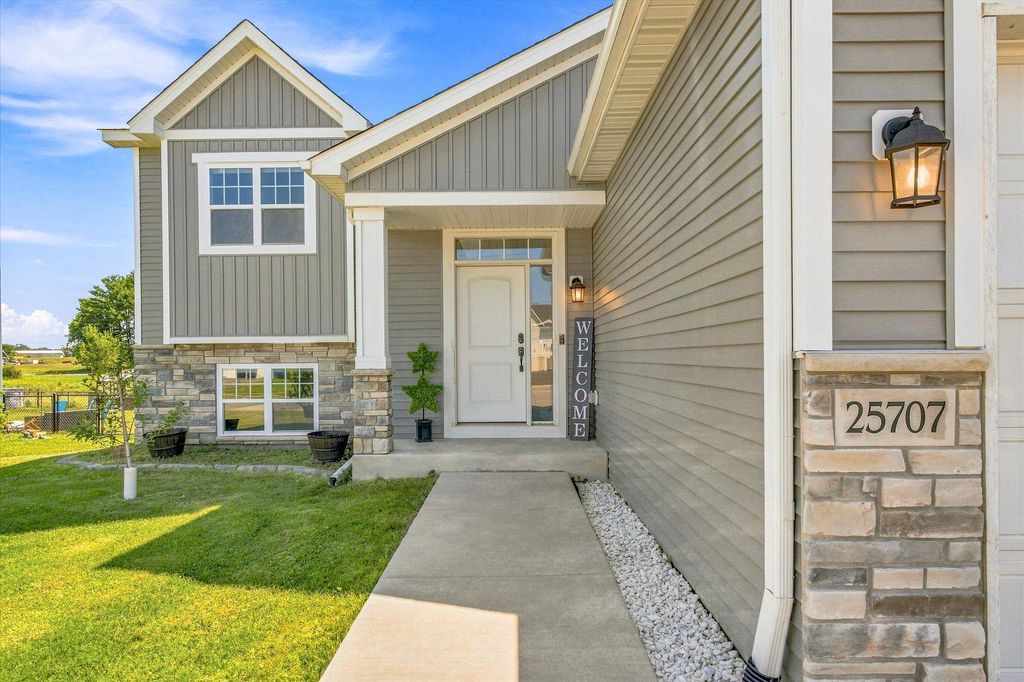 25707 Euclid Avenue, Wyoming, MN 55092 — exterior