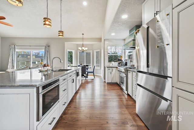 2477 W Conifer St, Eagle, ID 83616