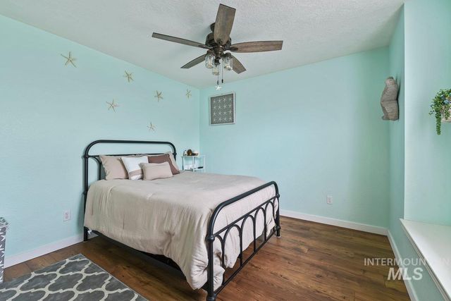 2477 W Conifer St, Eagle, ID 83616