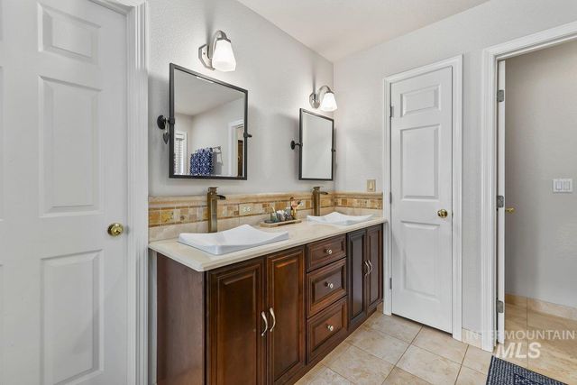 2477 W Conifer St, Eagle, ID 83616