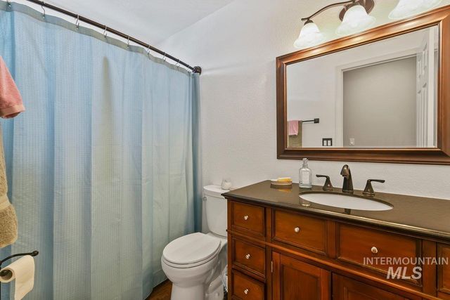 2477 W Conifer St, Eagle, ID 83616