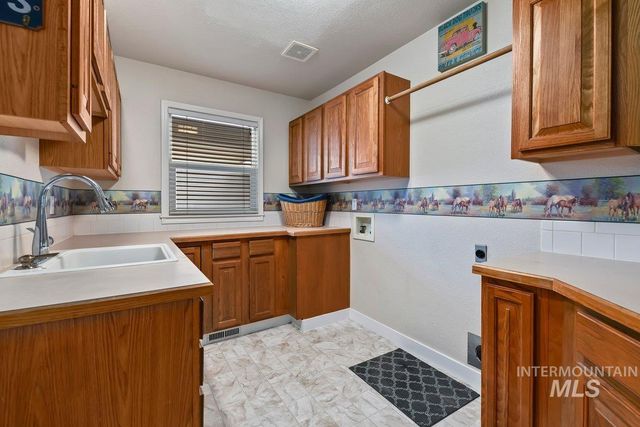 2477 W Conifer St, Eagle, ID 83616