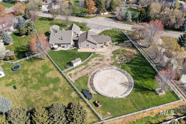2477 W Conifer St, Eagle, ID 83616