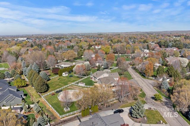 2477 W Conifer St, Eagle, ID 83616