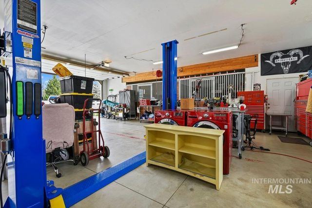 2477 W Conifer St, Eagle, ID 83616
