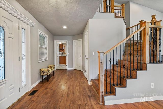 2477 W Conifer St, Eagle, ID 83616