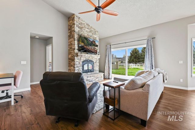 2477 W Conifer St, Eagle, ID 83616