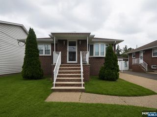 16 Jackson Avenue, South Hackensack, NJ 07606